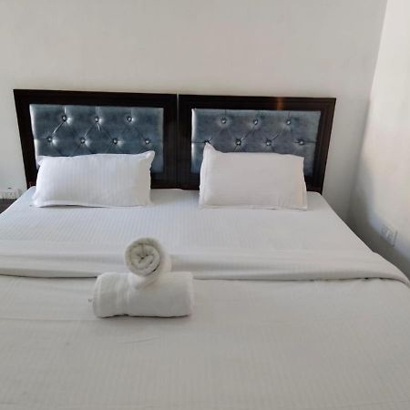 Hotel Paradise Palm Risikés Kültér fotó