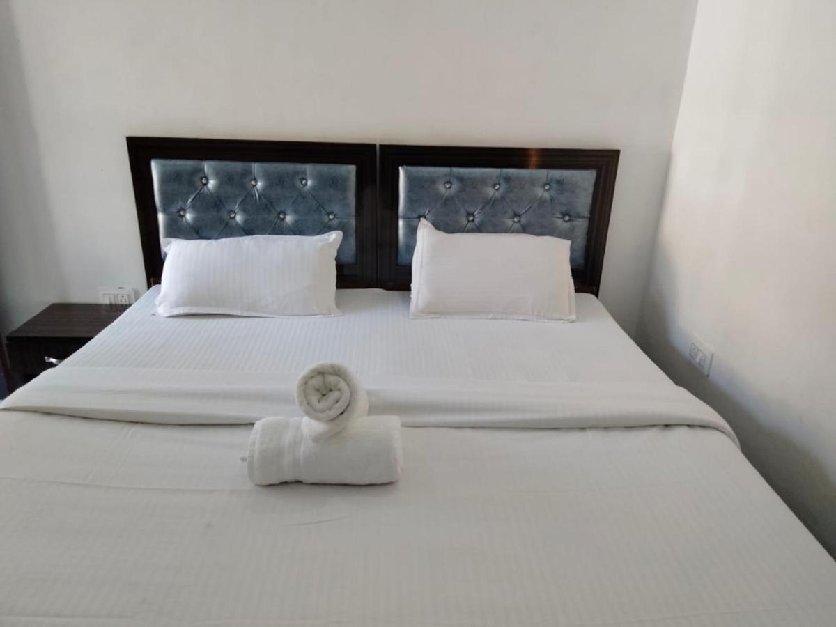 Hotel Paradise Palm Risikés Kültér fotó