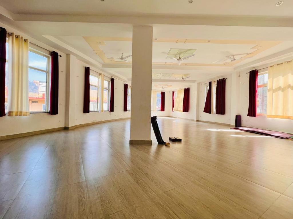 Hotel Paradise Palm Risikés Kültér fotó